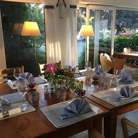 Konukevi A Restaurace Filip Ii 3*