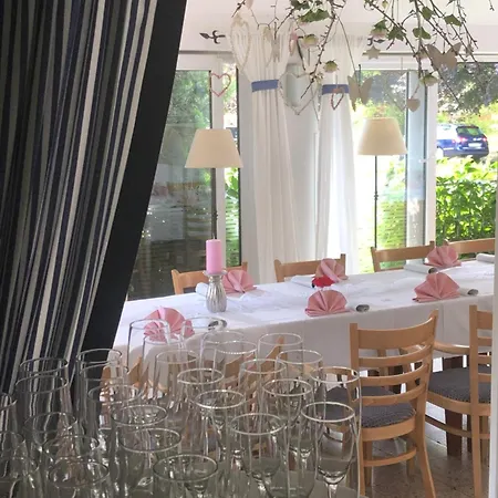 Guest house Pension A Restaurace Filip II *